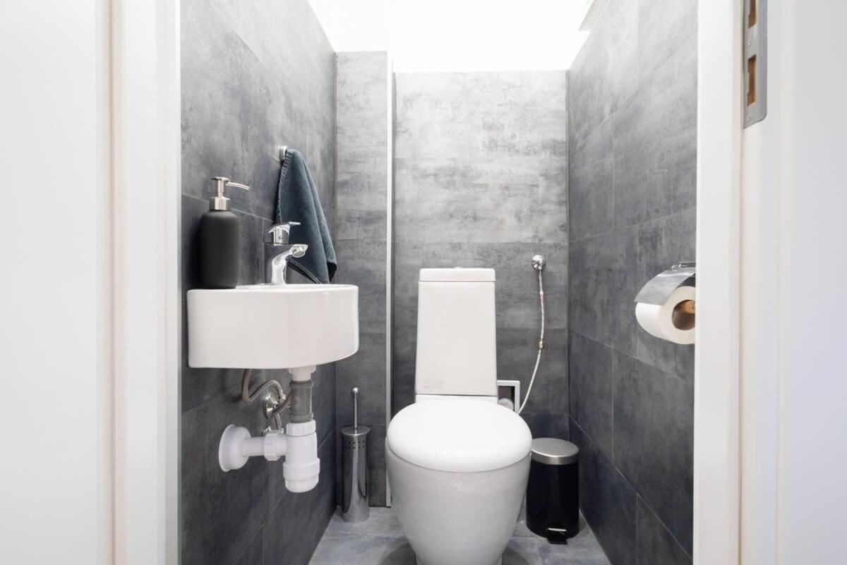 Stylish Large At Super Location Apartment