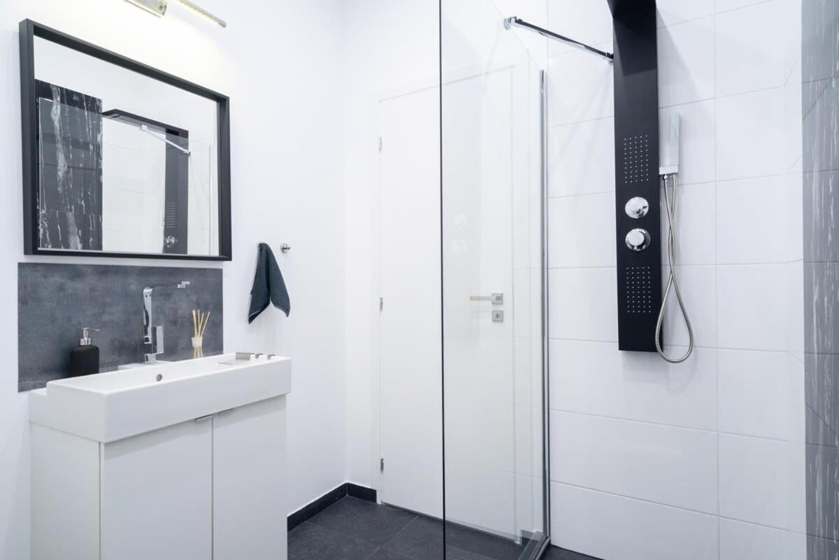Apartment Stylish Large At Super Location *