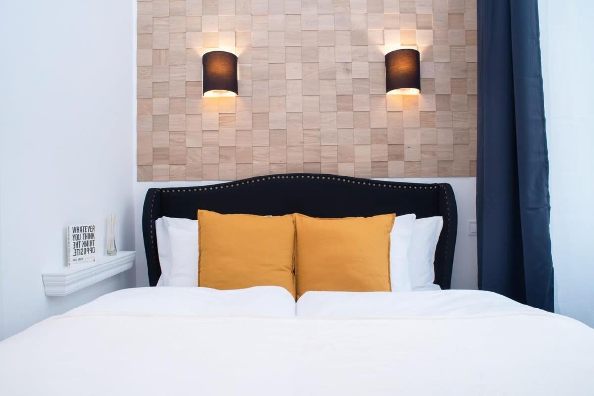 Stylish Large At Super Location Apartment Budapest