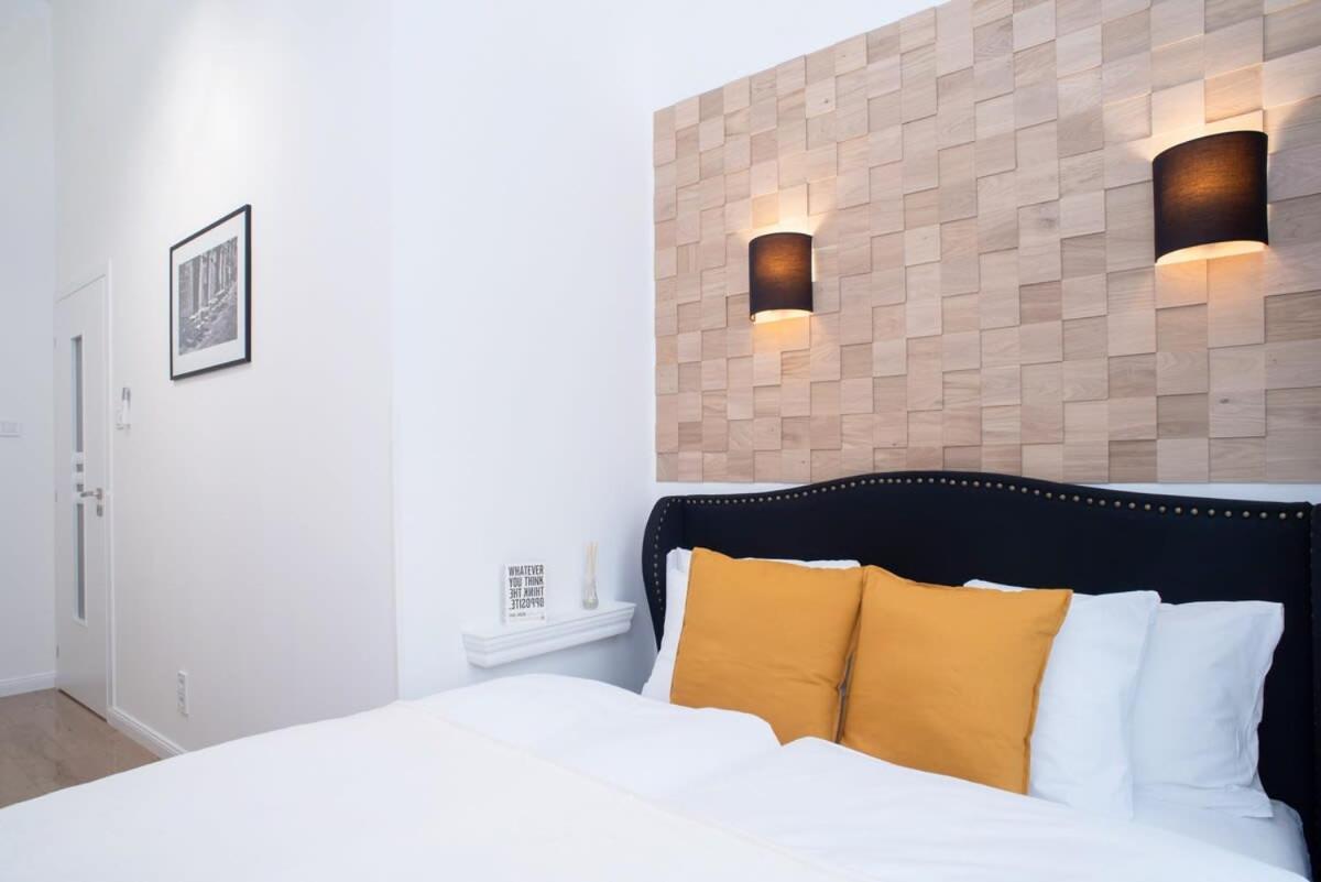 Stylish Large At Super Location Apartment Budapest