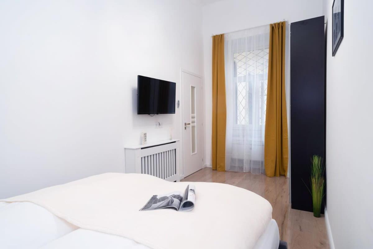 Apartment Stylish Large At Super Location